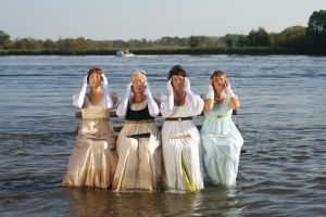 CHOREOGRAFISCHE BILDER IM FELD | KOMBINAT